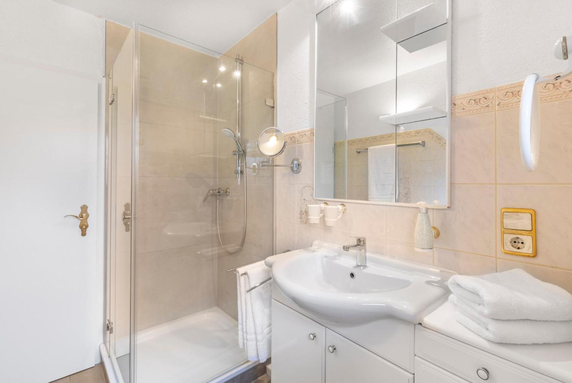 Hotel Garni Sonnengruss Hagnau Bagian luar foto